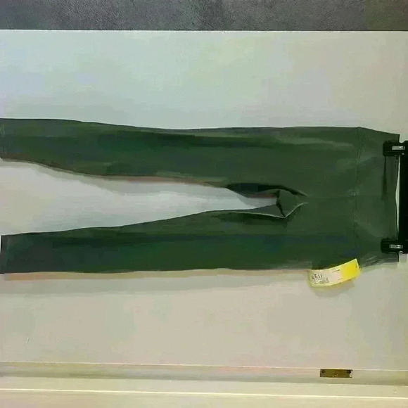 NWT All on Motion leggings - Picture 2 of 7